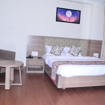 โรงแรมนันท์ เรซิเดนซี Ghazipur ภายนอก รูปภาพ