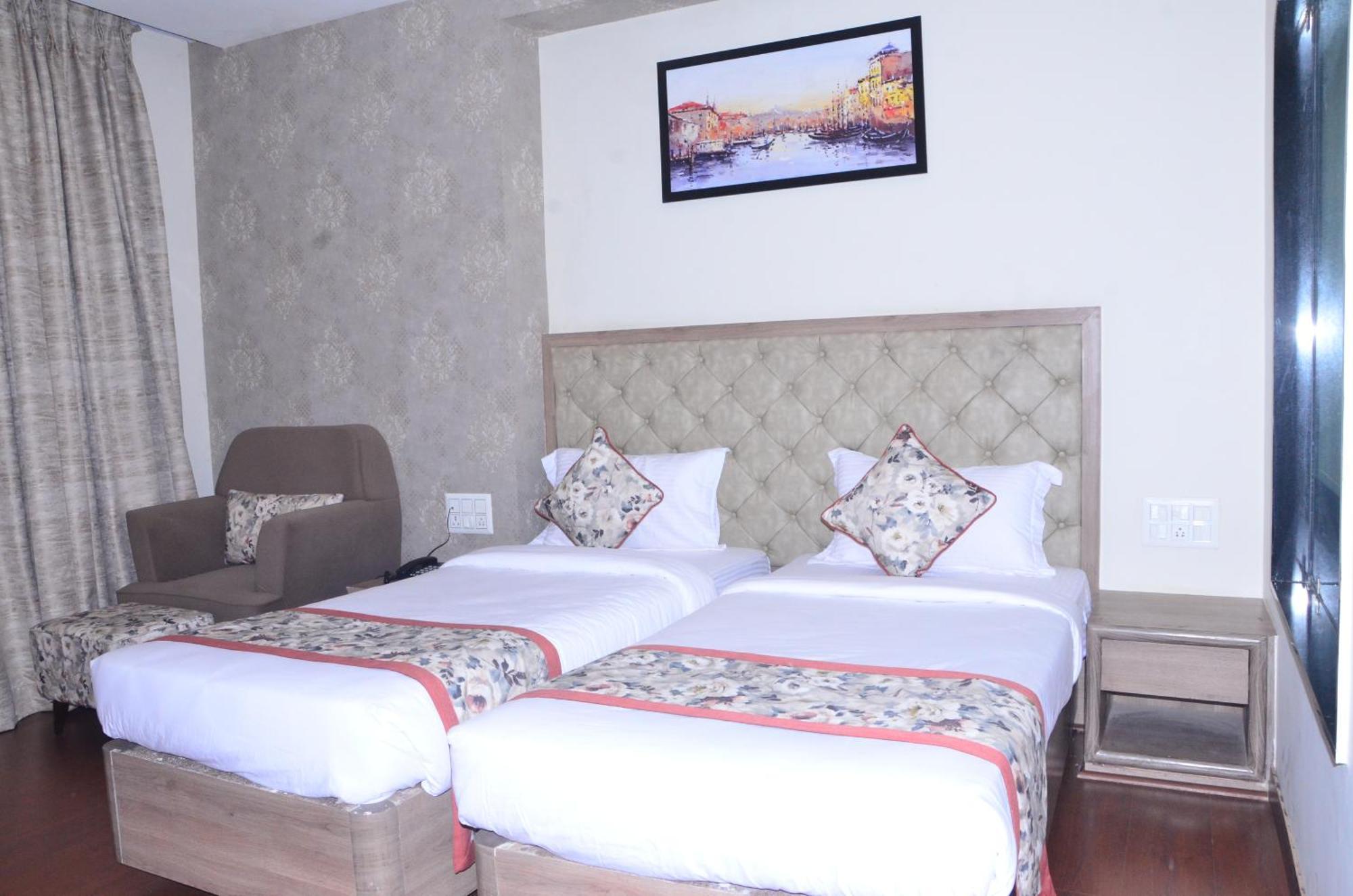 โรงแรมนันท์ เรซิเดนซี Ghazipur ภายนอก รูปภาพ