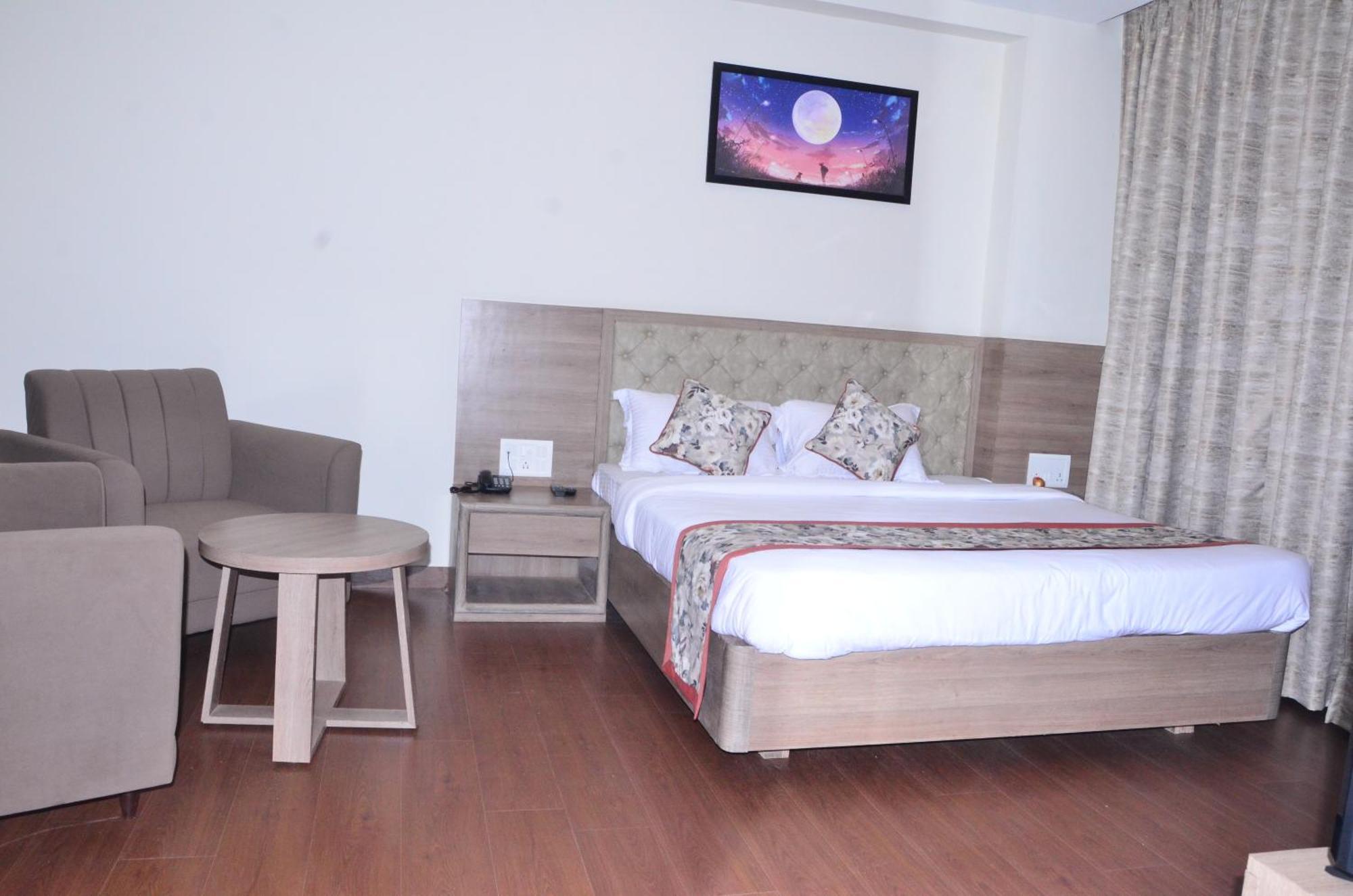 โรงแรมนันท์ เรซิเดนซี Ghazipur ภายนอก รูปภาพ