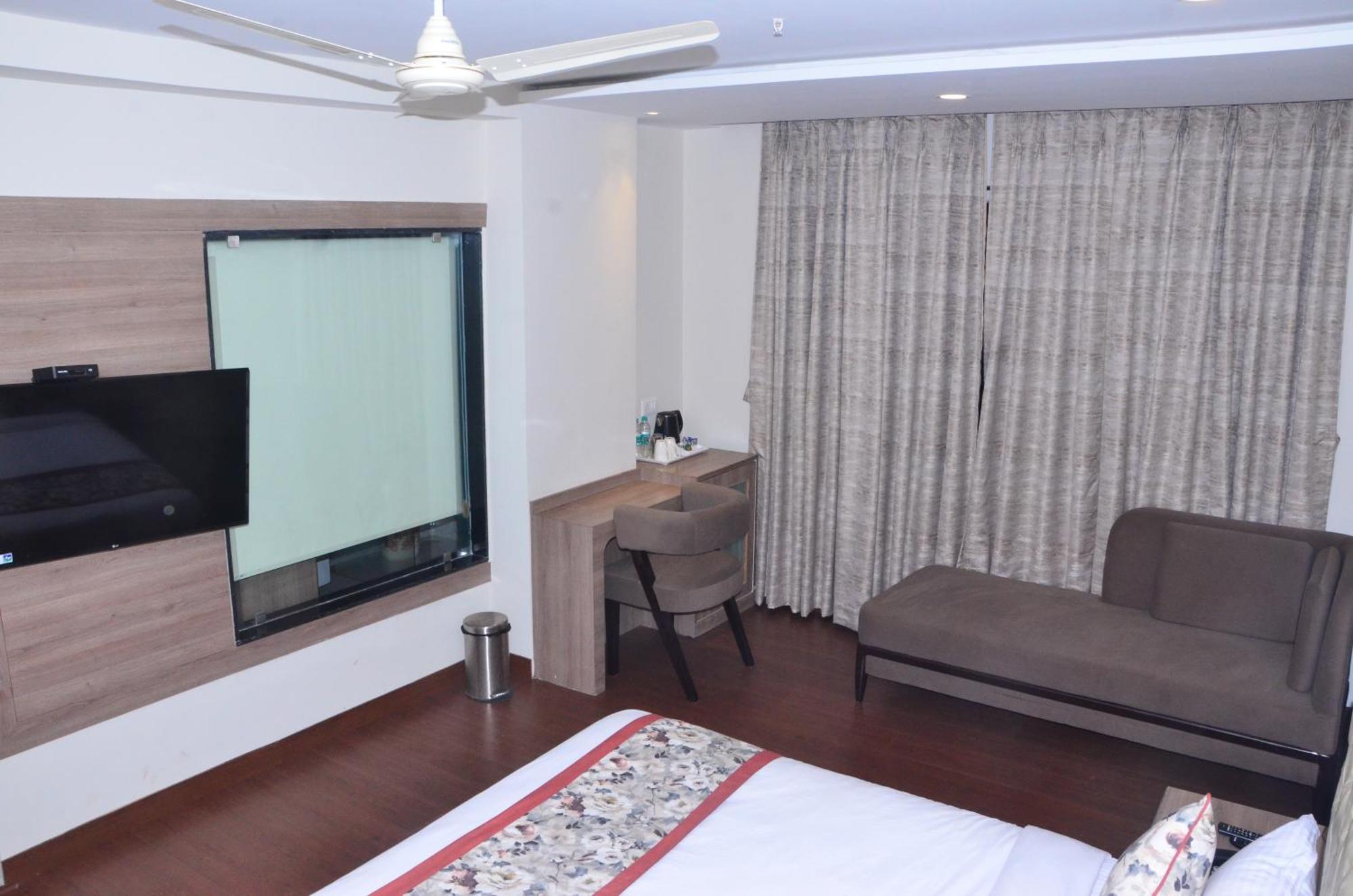 โรงแรมนันท์ เรซิเดนซี Ghazipur ภายนอก รูปภาพ