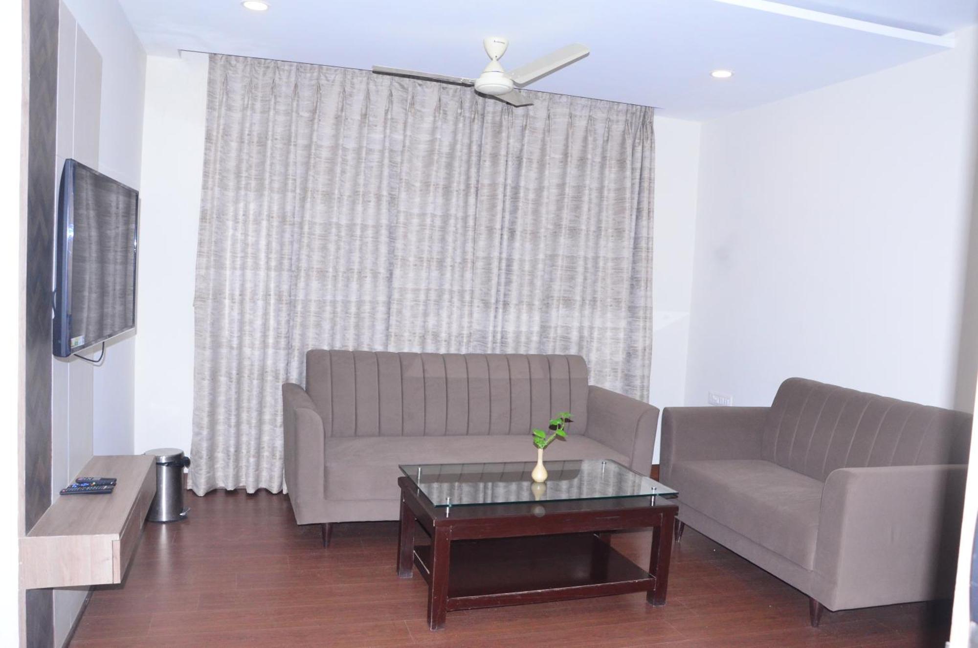 โรงแรมนันท์ เรซิเดนซี Ghazipur ภายนอก รูปภาพ