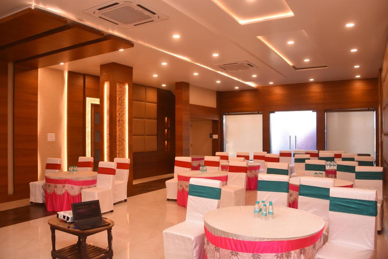 โรงแรมนันท์ เรซิเดนซี Ghazipur ภายนอก รูปภาพ